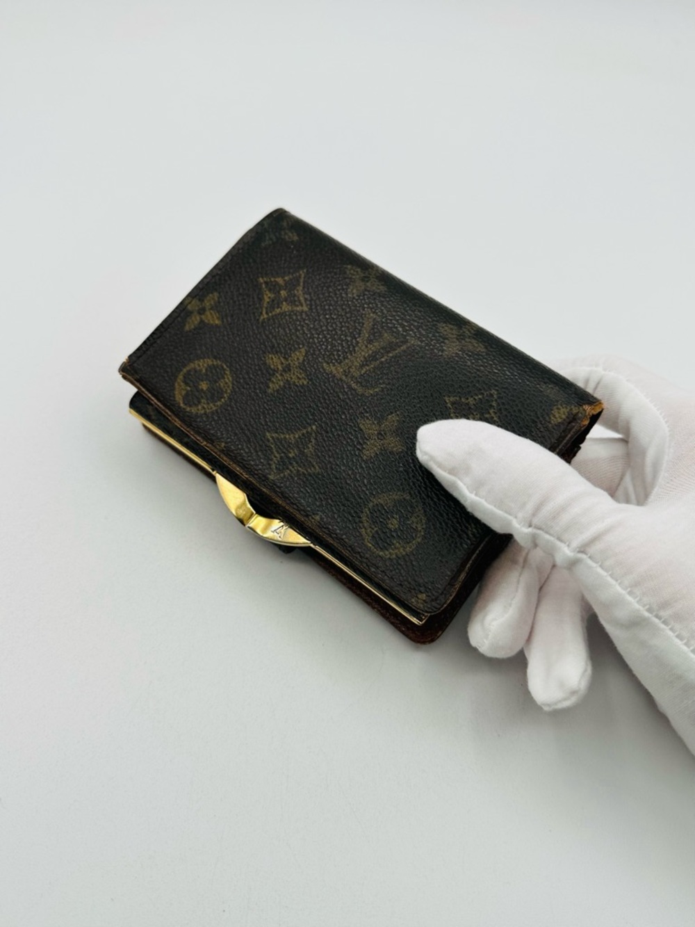 Louis Vuitton Kisslock Wallet - Picture 4 of 16